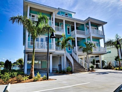 Treasure Trove Buccaneer D Waterfront Top Floor Family Rental 2